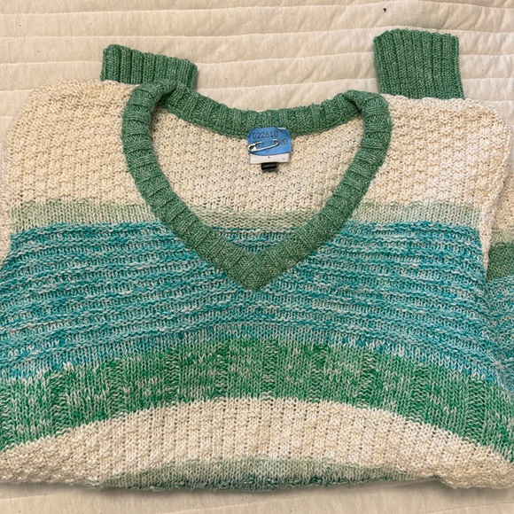 Cabi sweater #6170 slightly cropped - Picture 2 of 3